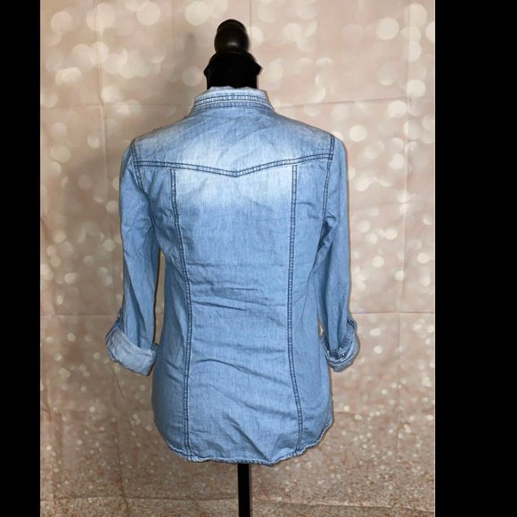 SMALL BUTTON DOWN DENIM TOP BLOUSE SIZE SMALL - Picture 2 of 3